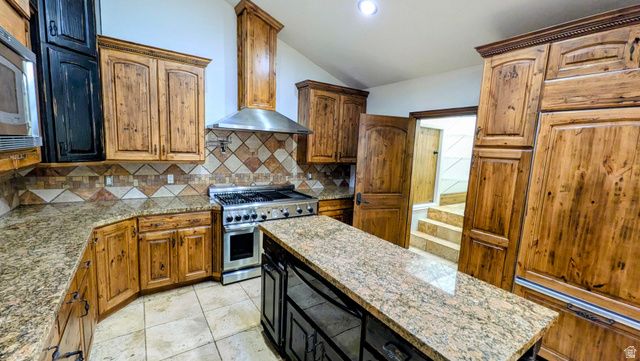 8 S MOUNTAIN WOOD LN, Sandy, UT 84092