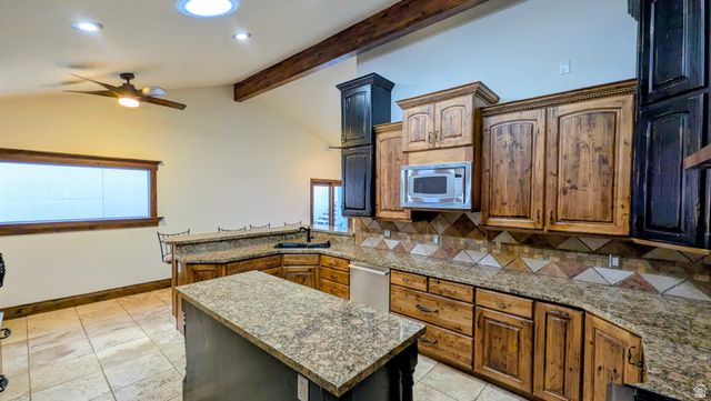 8 S MOUNTAIN WOOD LN, Sandy, UT 84092