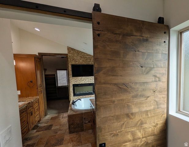 8 S MOUNTAIN WOOD LN, Sandy, UT 84092