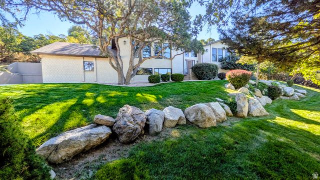 8 S MOUNTAIN WOOD LN, Sandy, UT 84092