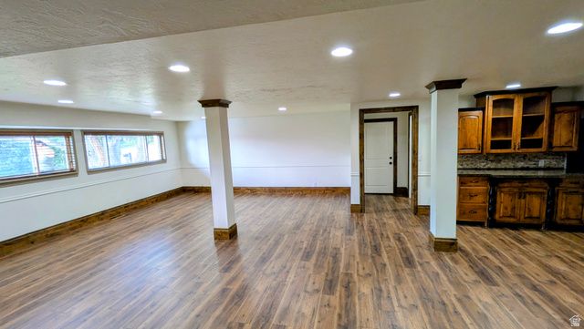 8 S MOUNTAIN WOOD LN, Sandy, UT 84092