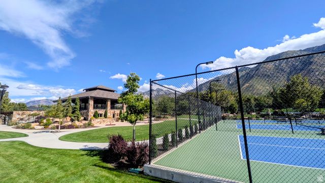 8 S MOUNTAIN WOOD LN, Sandy, UT 84092