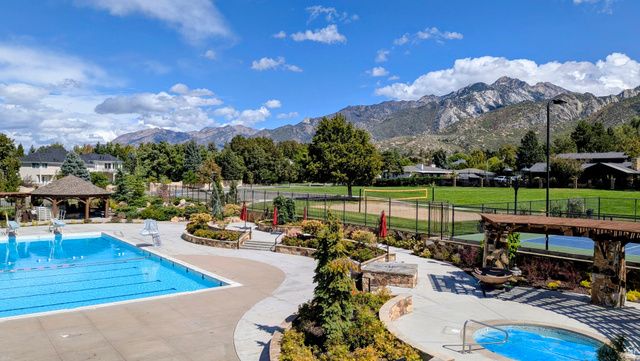 8 S MOUNTAIN WOOD LN, Sandy, UT 84092
