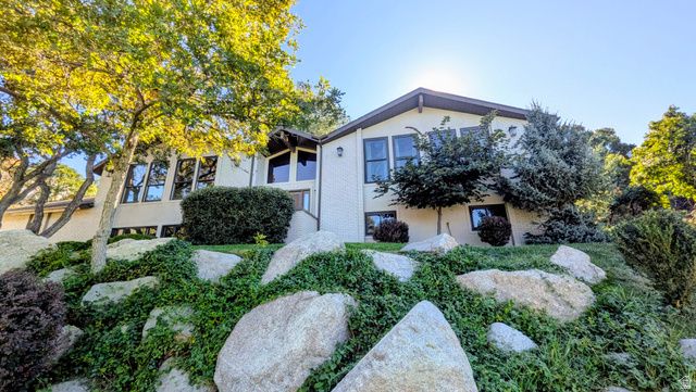 8 S MOUNTAIN WOOD LN, Sandy, UT 84092