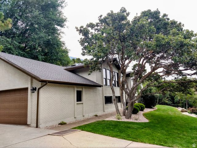 8 S MOUNTAIN WOOD LN, Sandy, UT 84092