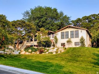 8 S MOUNTAIN WOOD LN, Sandy, UT 84092