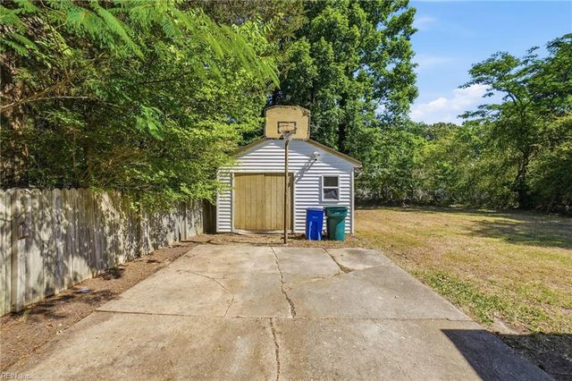 103 Woodhaven RD, Newport News, VA 23608