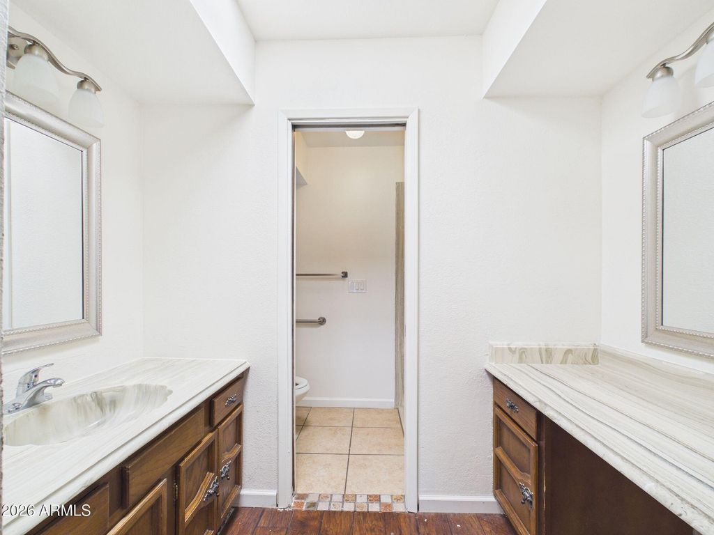 Image 15 of property listing at 2426 N SHADE TREE Circle, Tucson, AZ 85715