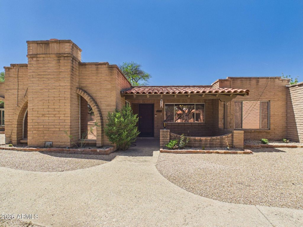 Image 25 of property listing at 2426 N SHADE TREE Circle, Tucson, AZ 85715