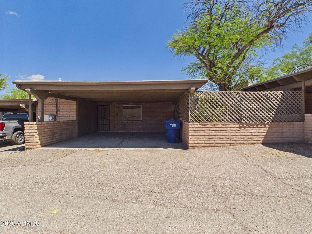 Image 27 of property listing at 2426 N SHADE TREE Circle, Tucson, AZ 85715