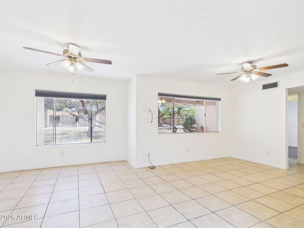 Image 8 of property listing at 2426 N SHADE TREE Circle, Tucson, AZ 85715