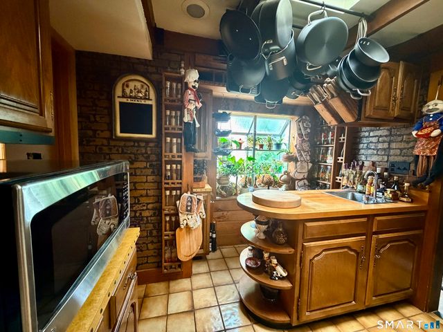 40 Andrews Avenue, Milford, CT 06460