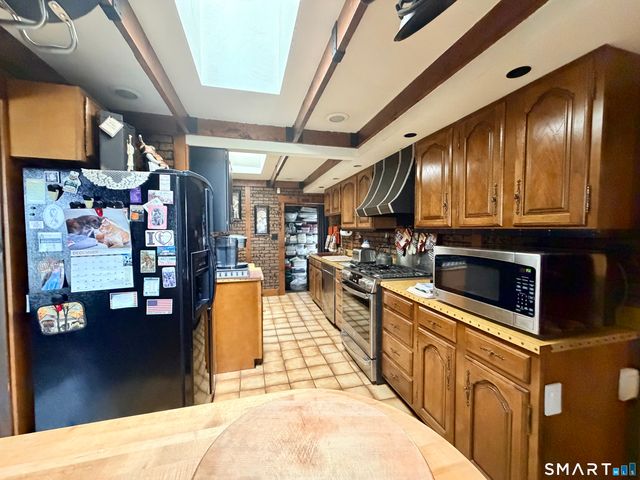 40 Andrews Avenue, Milford, CT 06460