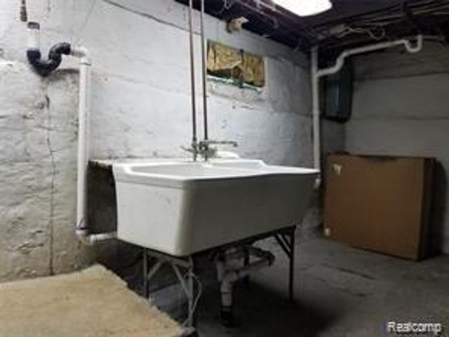 2655 Whalen Street, Hamtramck, MI 48212