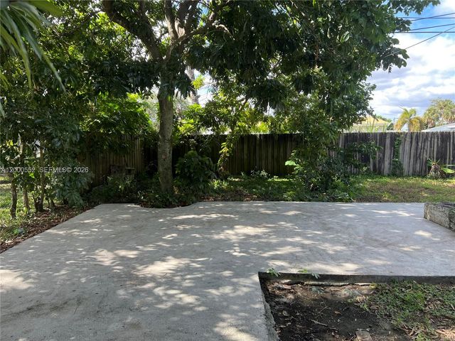 931 NW 34th Way, Lauderhill, FL 33311