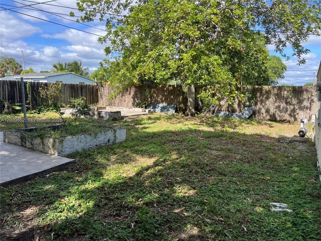 931 NW 34th Way, Lauderhill, FL 33311