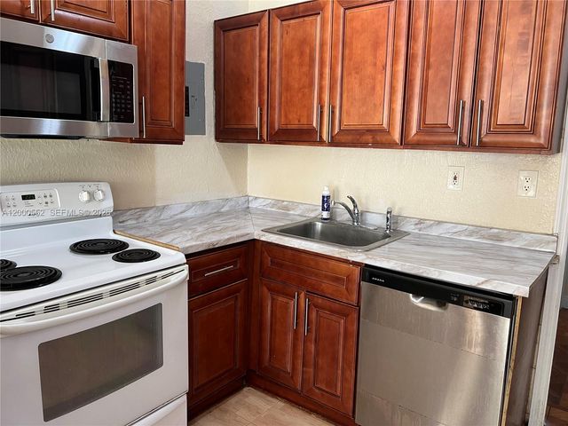 931 NW 34th Way, Lauderhill, FL 33311