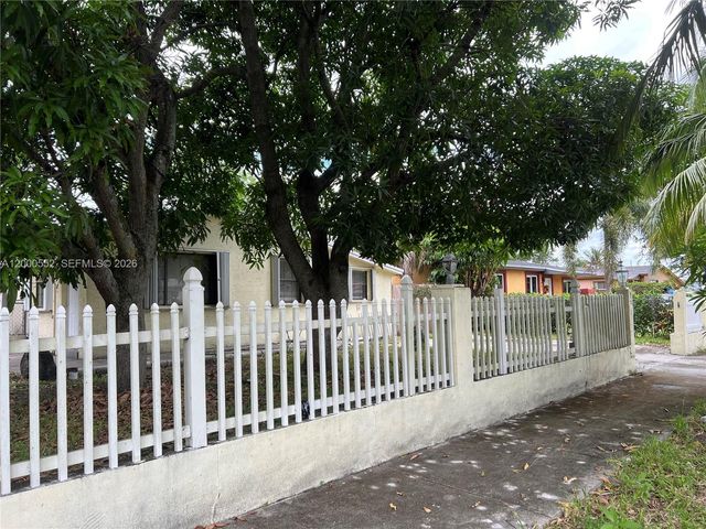 931 NW 34th Way, Lauderhill, FL 33311