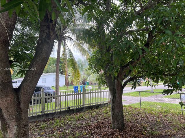 931 NW 34th Way, Lauderhill, FL 33311