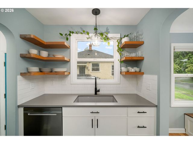 7716 N MCKENNA Ave, Portland, OR 97203