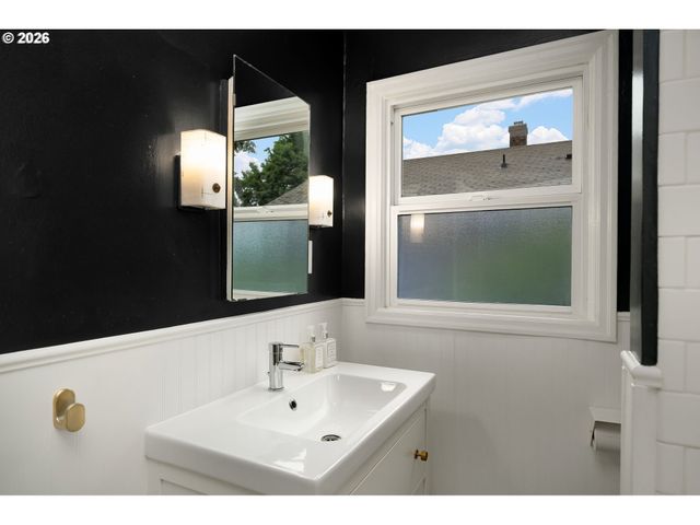 7716 N MCKENNA Ave, Portland, OR 97203