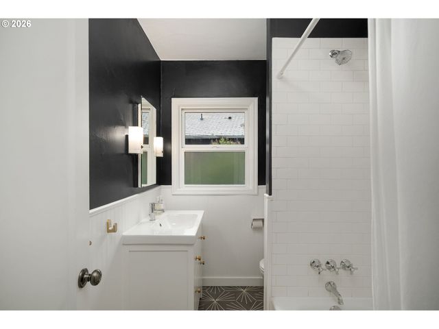 7716 N MCKENNA Ave, Portland, OR 97203