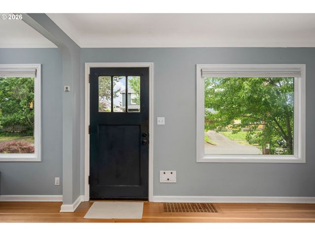 7716 N MCKENNA Ave, Portland, OR 97203