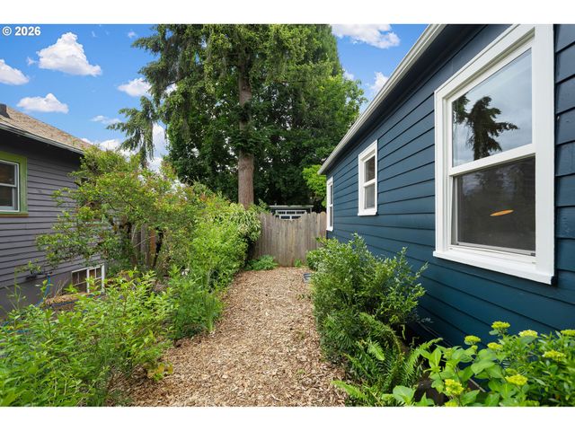 7716 N MCKENNA Ave, Portland, OR 97203