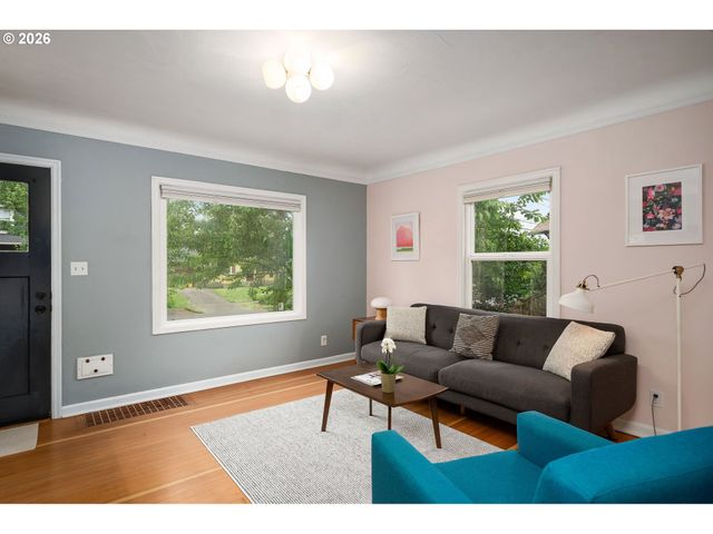 7716 N MCKENNA Ave, Portland, OR 97203