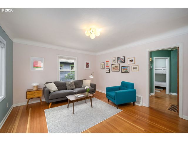 7716 N MCKENNA Ave, Portland, OR 97203