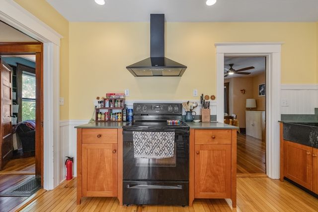 21 Fifth Avenue, Northampton, MA 01060