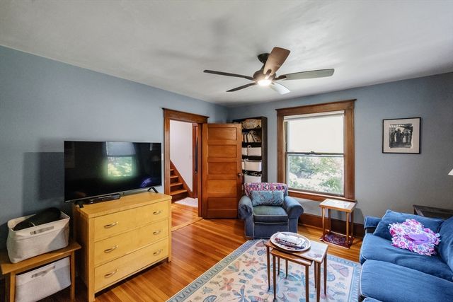 21 Fifth Avenue, Northampton, MA 01060