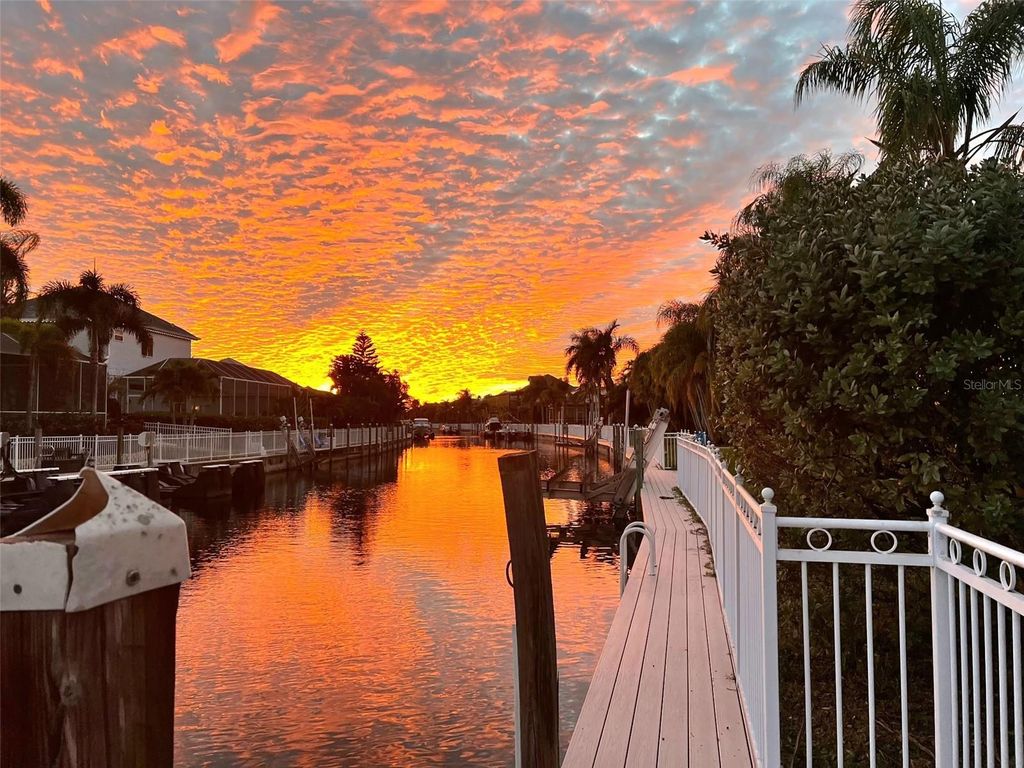 Image 2 of property listing at 4770 MAINSAIL DRIVE, Bradenton, FL 34208