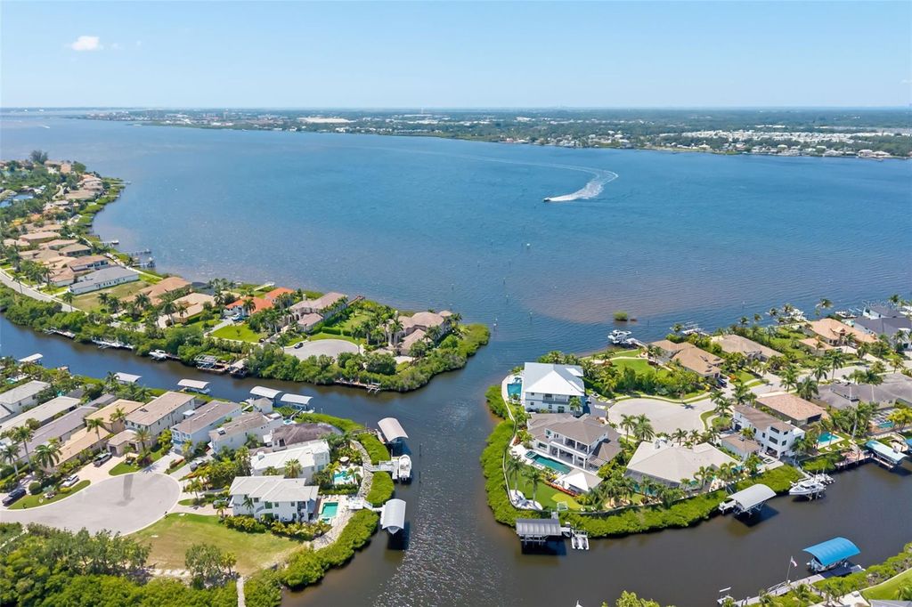 Image 11 of property listing at 4770 MAINSAIL DRIVE, Bradenton, FL 34208