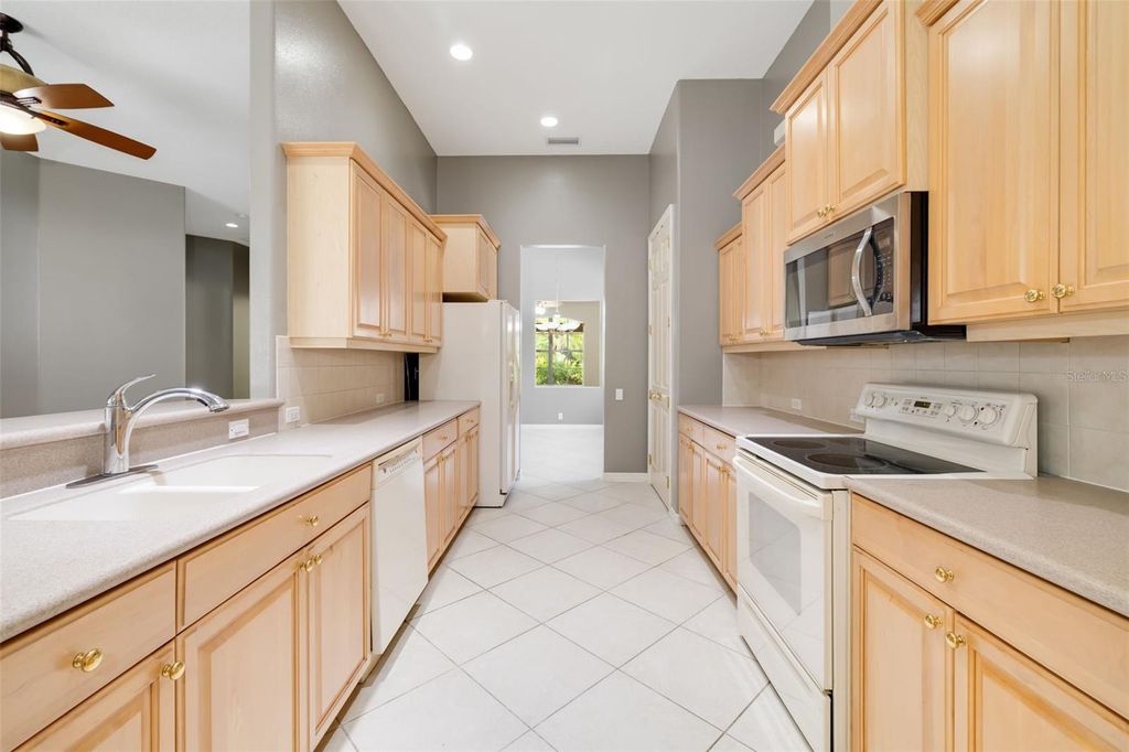 Image 25 of property listing at 4770 MAINSAIL DRIVE, Bradenton, FL 34208