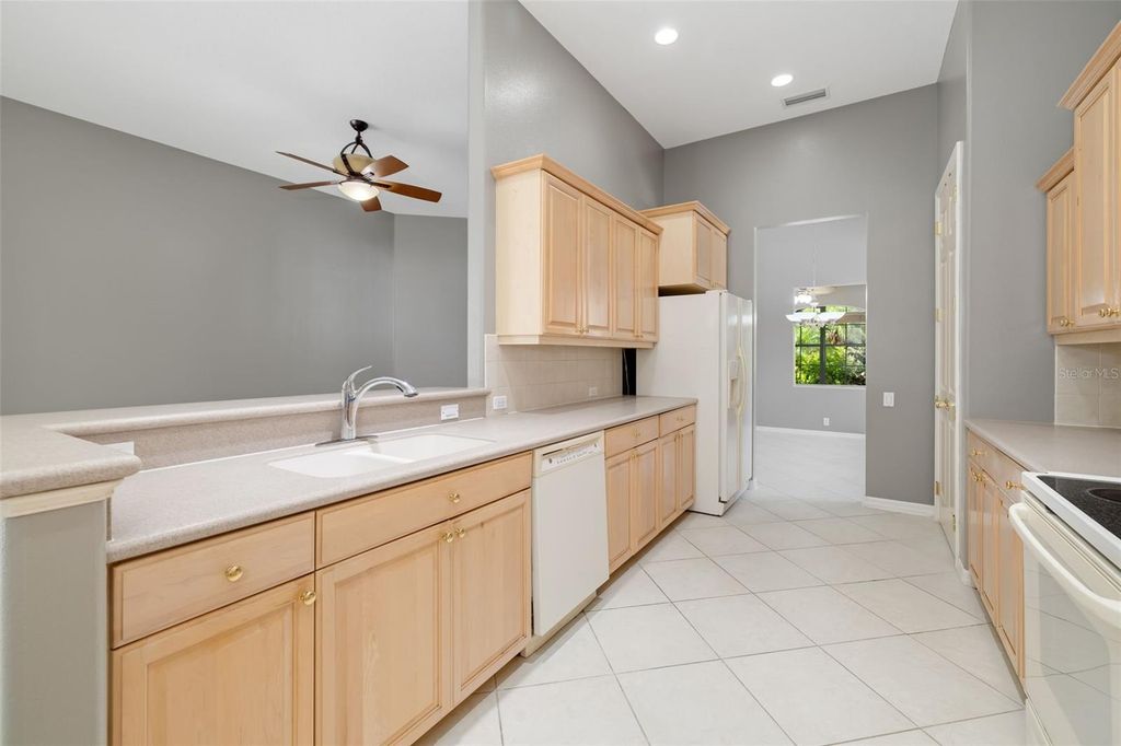 Image 27 of property listing at 4770 MAINSAIL DRIVE, Bradenton, FL 34208