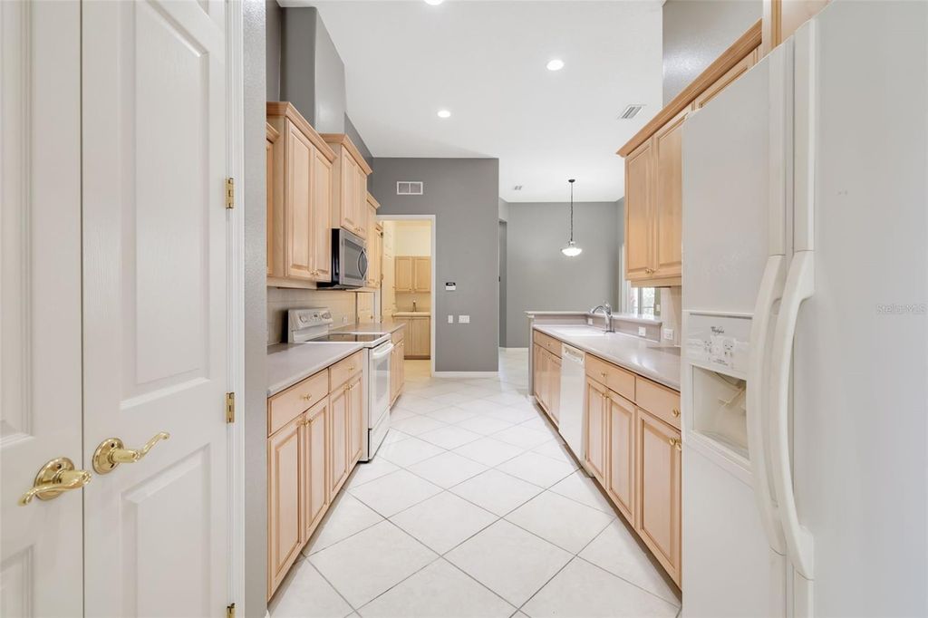 Image 28 of property listing at 4770 MAINSAIL DRIVE, Bradenton, FL 34208