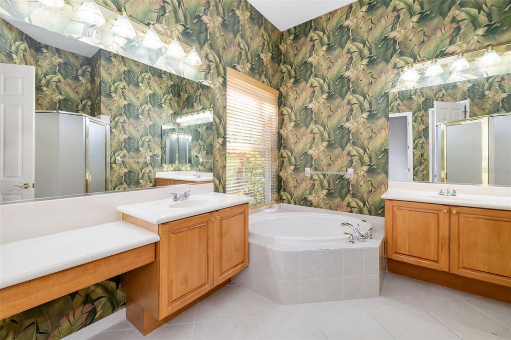 Image 33 of property listing at 4770 MAINSAIL DRIVE, Bradenton, FL 34208