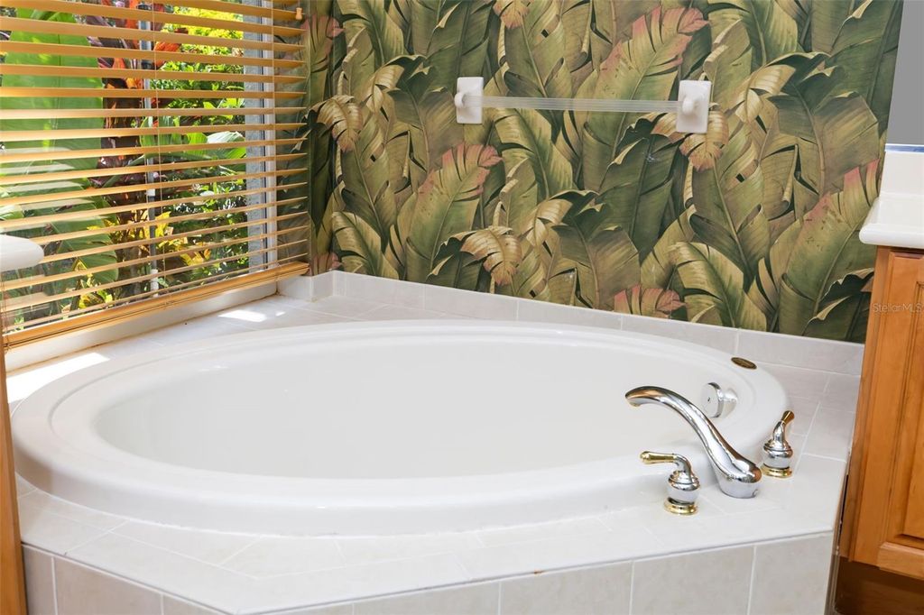 Image 34 of property listing at 4770 MAINSAIL DRIVE, Bradenton, FL 34208