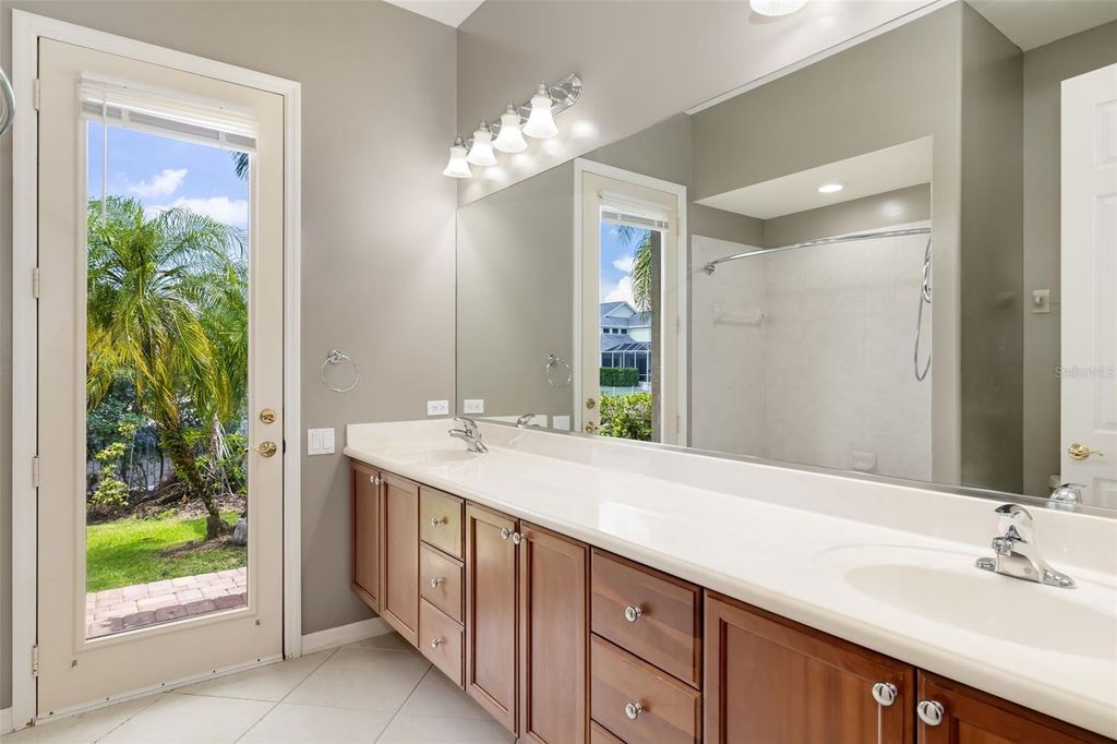 Image 38 of property listing at 4770 MAINSAIL DRIVE, Bradenton, FL 34208