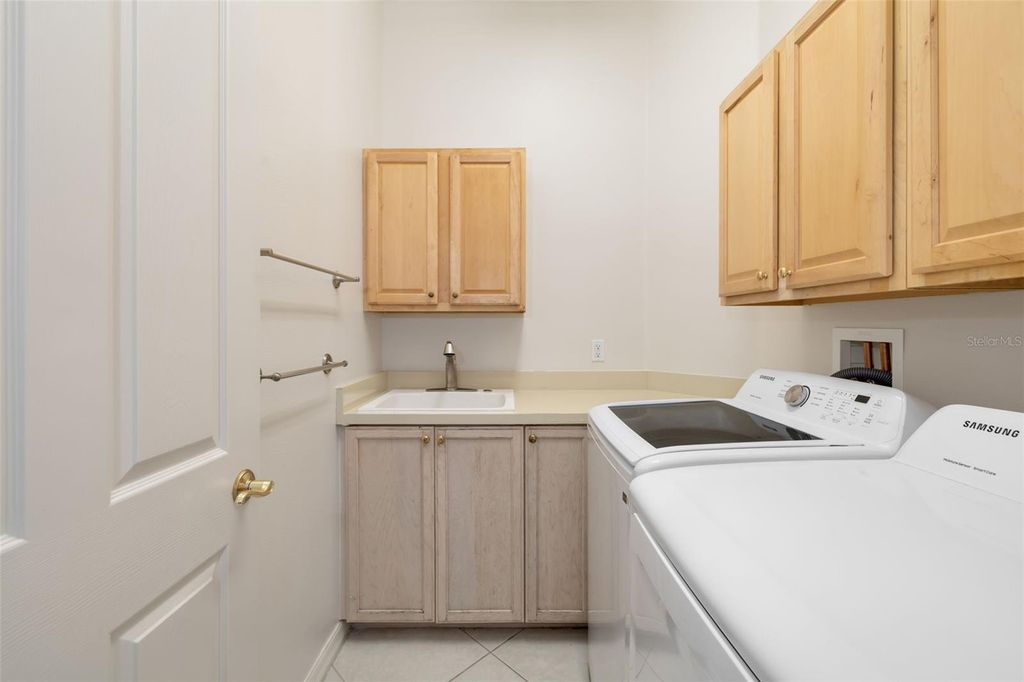 Image 40 of property listing at 4770 MAINSAIL DRIVE, Bradenton, FL 34208