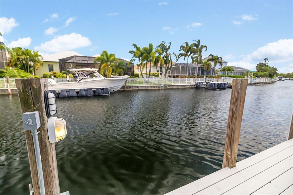 Image 45 of property listing at 4770 MAINSAIL DRIVE, Bradenton, FL 34208