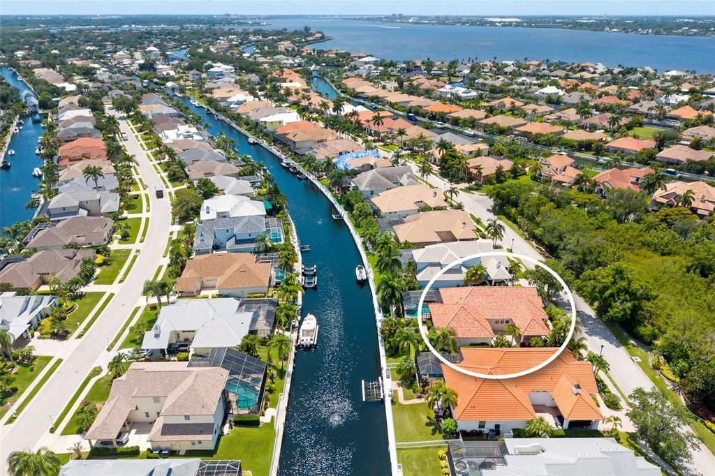 Image 9 of property listing at 4770 MAINSAIL DRIVE, Bradenton, FL 34208