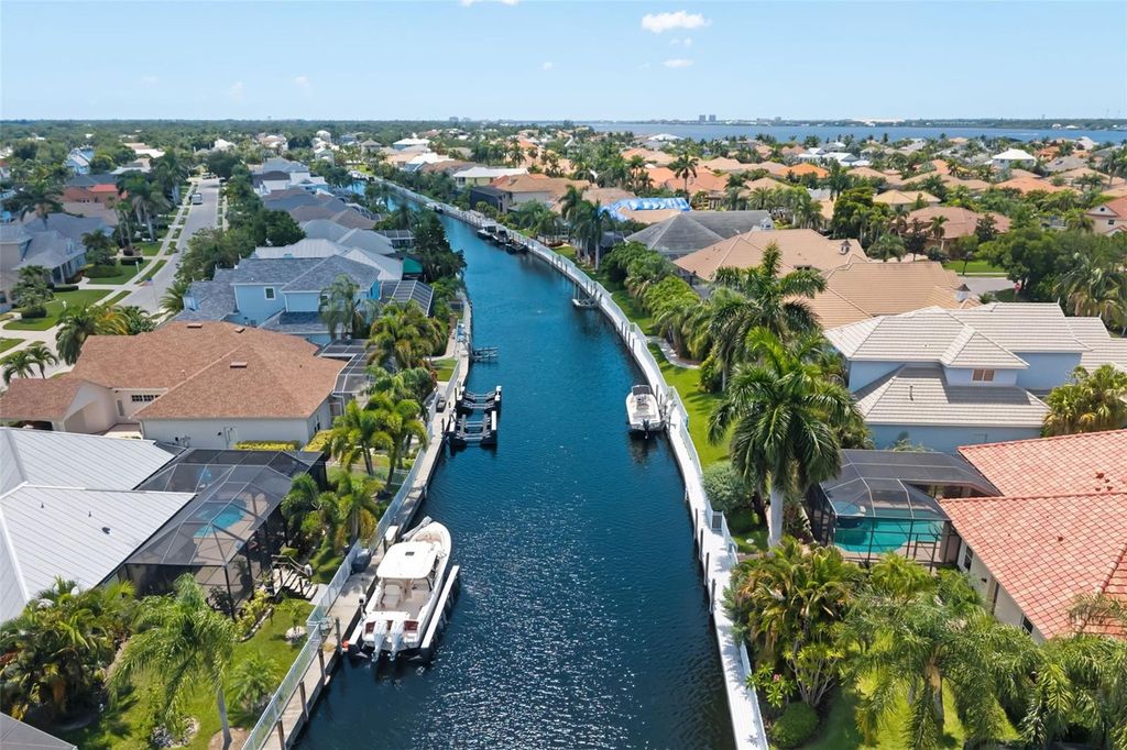 Image 10 of property listing at 4770 MAINSAIL DRIVE, Bradenton, FL 34208