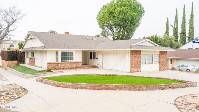 5901 Hanna Avenue, Woodland Hills, CA 91367