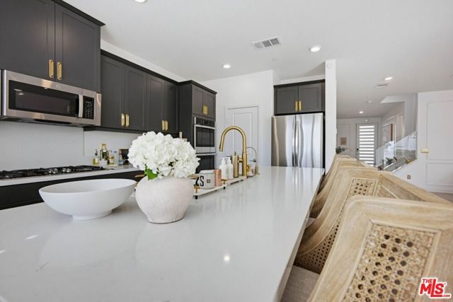 16763 Mistletoe Lane, Fontana, CA 92336