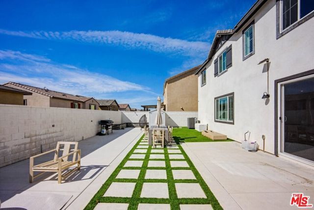 16763 Mistletoe Lane, Fontana, CA 92336