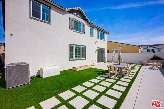 16763 Mistletoe Lane, Fontana, CA 92336