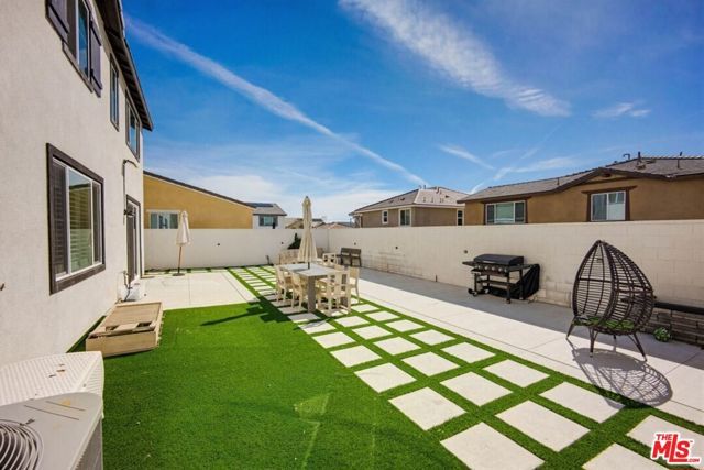 16763 Mistletoe Lane, Fontana, CA 92336