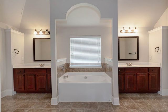 32 Caen Drive, Fort Mitchell, AL 36856